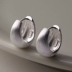 925 Sterling Silver Huggies Hoops Earrings-For sale!
Brand new, ship in 1 day.